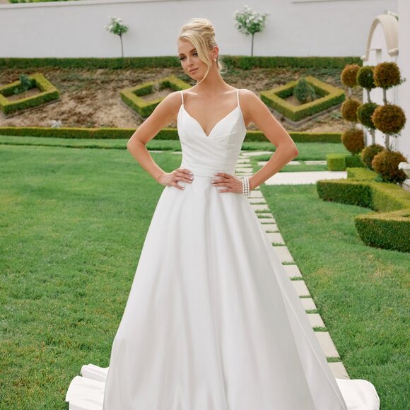 New Off White Wedding Satin Ball Dress w/ V-Neckline & Flowing Train NX JE1015 - Picture 1 of 12